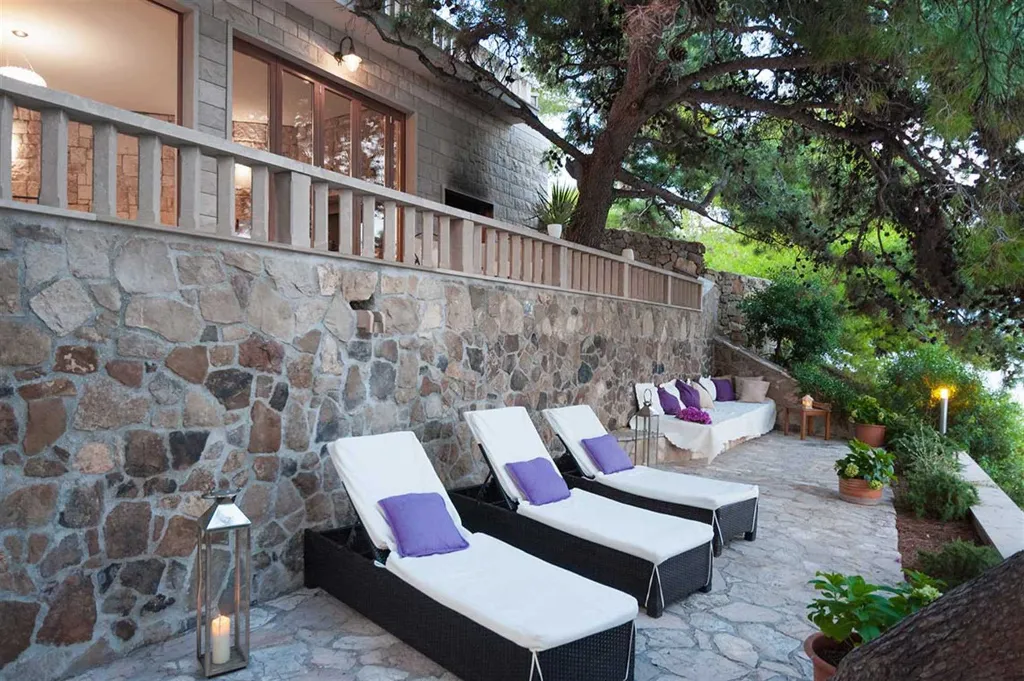 Villa in Sumartin with Heated Infinity Pool