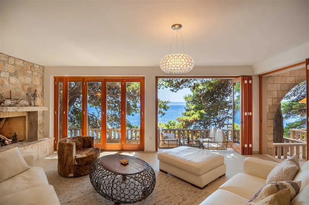 Villa in Sumartin with Heated Infinity Pool