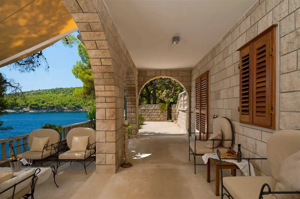 Villa in Sumartin with Heated Infinity Pool