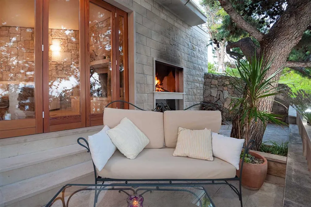 Villa in Sumartin with Heated Infinity Pool