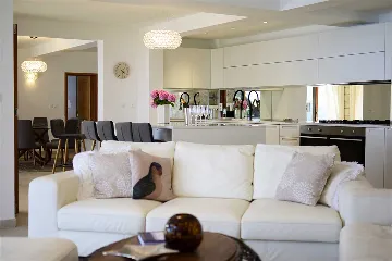 Villa in Sumartin with Heated Infinity Pool