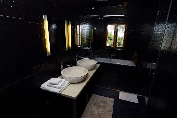 Villa in Sumartin with Heated Infinity Pool