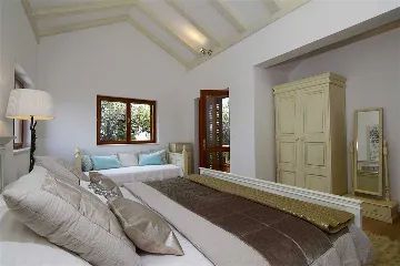 Villa in Sumartin with Heated Infinity Pool