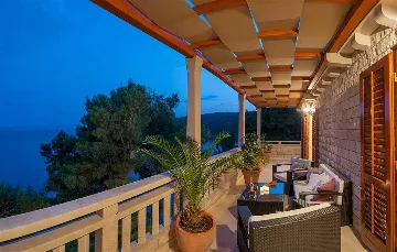 Villa in Sumartin with Heated Infinity Pool