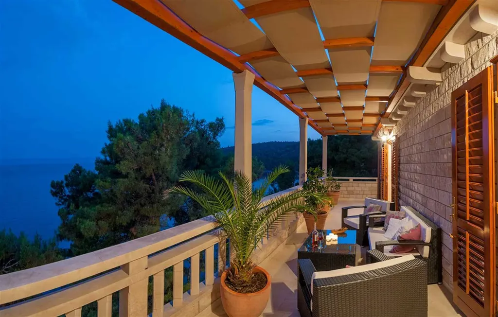 Villa in Sumartin with Heated Infinity Pool