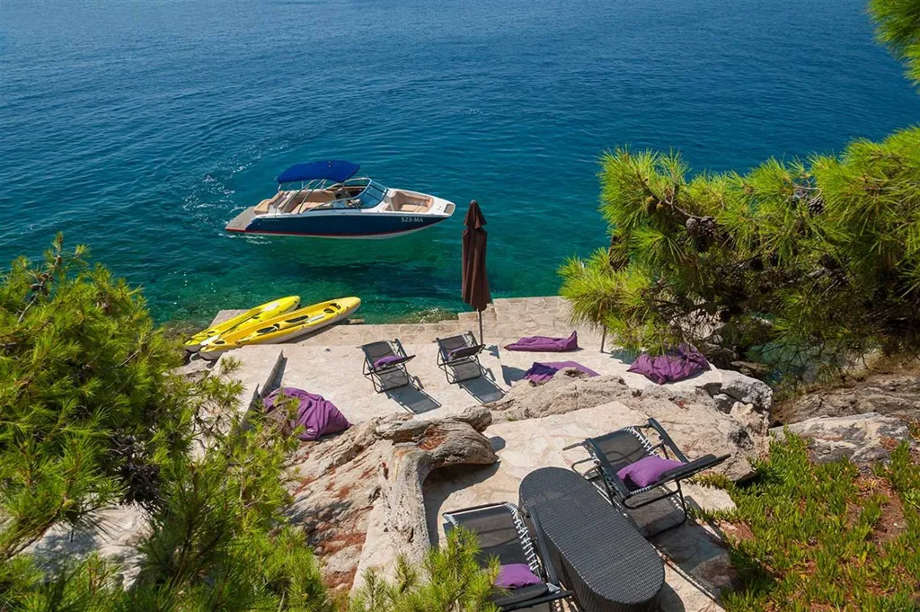 Villa in Sumartin with Heated Infinity Pool
