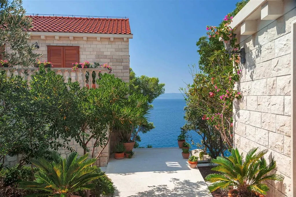 Villa in Sumartin with Heated Infinity Pool