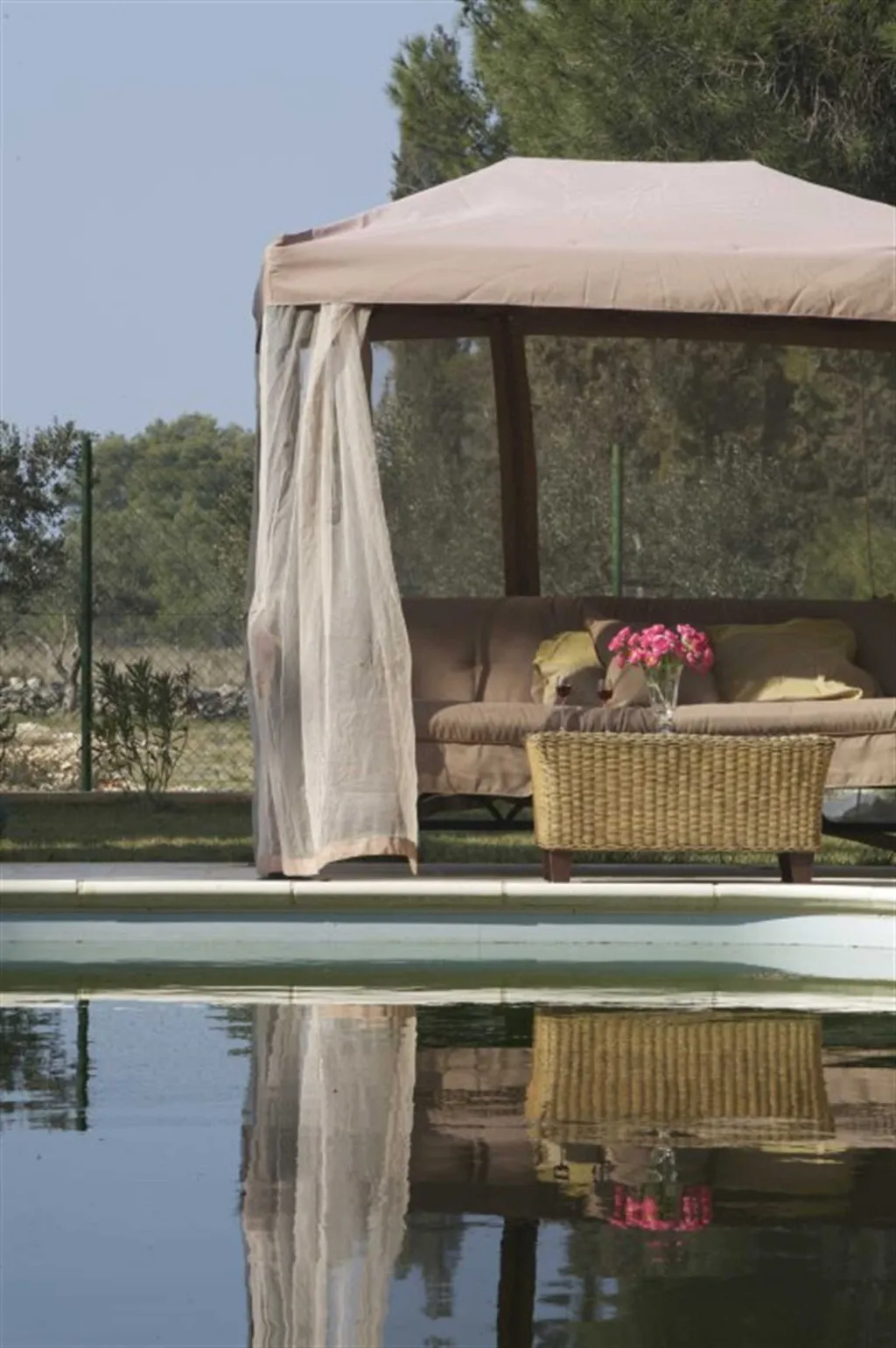 4-Bedroom Villa for 8-9 Guests in Sutivan