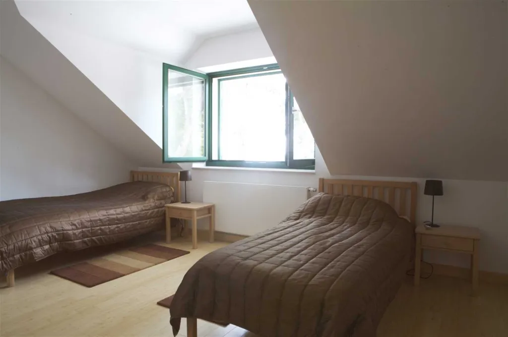 4-Bedroom Villa for 8-9 Guests in Sutivan