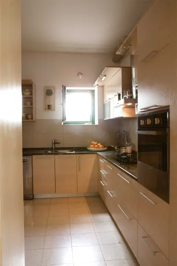 4-Bedroom Villa for 8-9 Guests in Sutivan