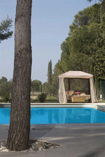 4-Bedroom Villa for 8-9 Guests in Sutivan