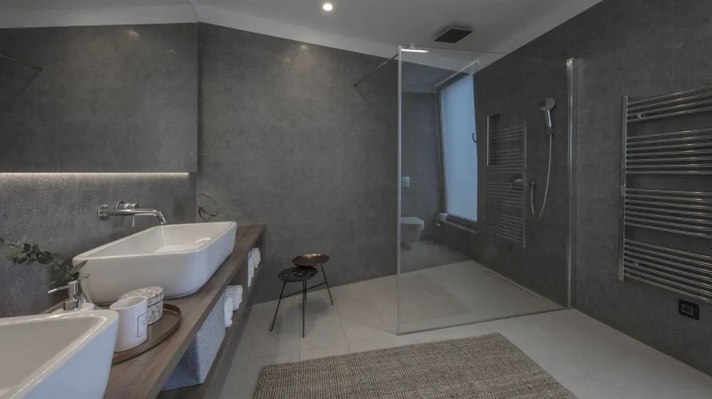 Heated-Pool Villa with Jacuzzi in Splitska
