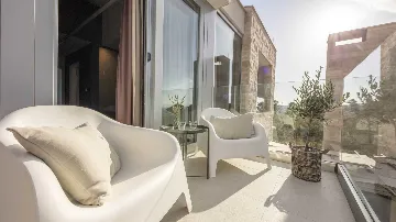 Heated-Pool Villa with Jacuzzi in Splitska