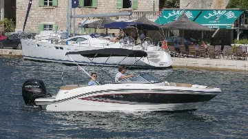 Heated-Pool Villa with Jacuzzi in Splitska