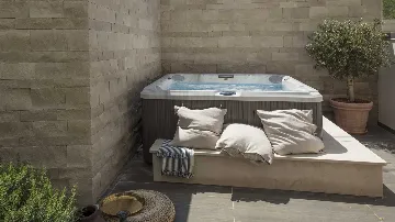 Heated-Pool Villa with Jacuzzi in Splitska