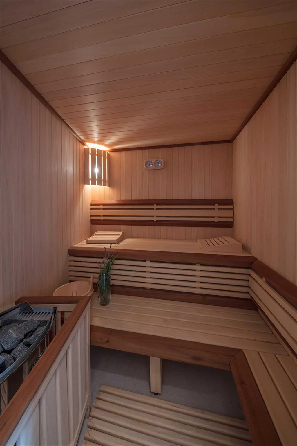 Heated-Pool Villa with Jacuzzi in Splitska