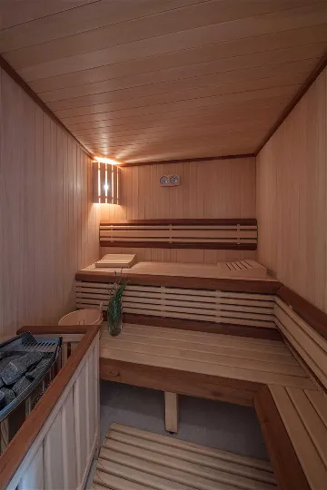 Heated-Pool Villa with Jacuzzi in Splitska