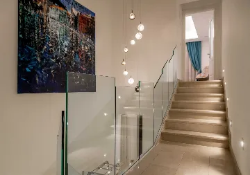 Sumartin 6-Bedroom Villa with Pool