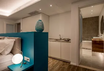 Sumartin 6-Bedroom Villa with Pool