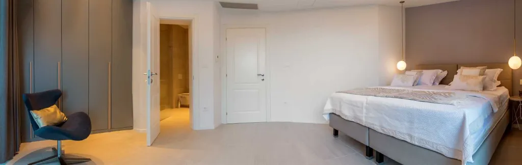 Sumartin 6-Bedroom Villa with Pool