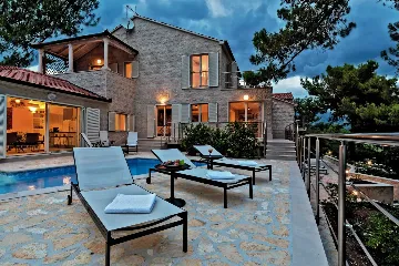 Sumartin 6-Bedroom Villa with Pool