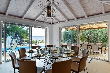 Sumartin 6-Bedroom Villa with Pool