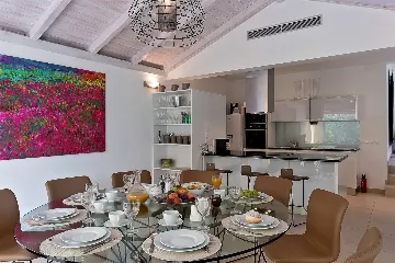 Sumartin 6-Bedroom Villa with Pool