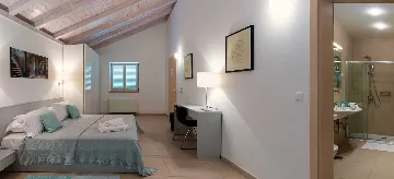 Sumartin 6-Bedroom Villa with Pool