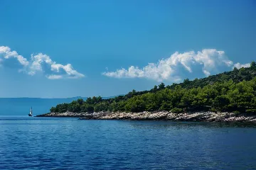 Sumartin 6-Bedroom Villa with Pool