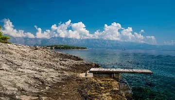 Sumartin 6-Bedroom Villa with Pool