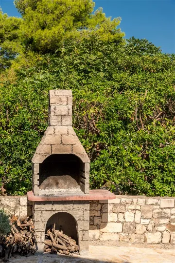 Sumartin 6-Bedroom Villa with Pool