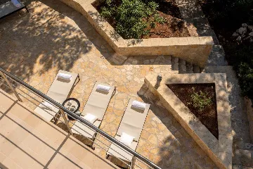 Sumartin 6-Bedroom Villa with Pool