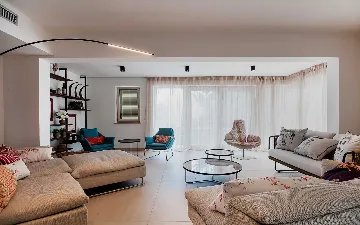 Sumartin 6-Bedroom Villa with Pool