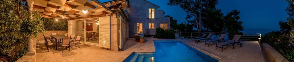 Sumartin 6-Bedroom Villa with Pool