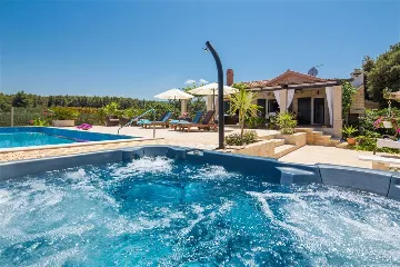 4-Bedroom Villa in Mutnik, Croatia with Pool