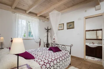 4-Bedroom Villa in Mutnik, Croatia with Pool