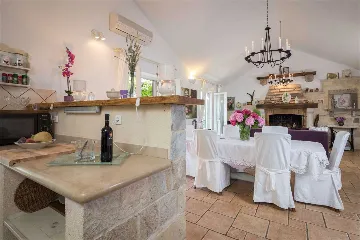 4-Bedroom Villa in Mutnik, Croatia with Pool