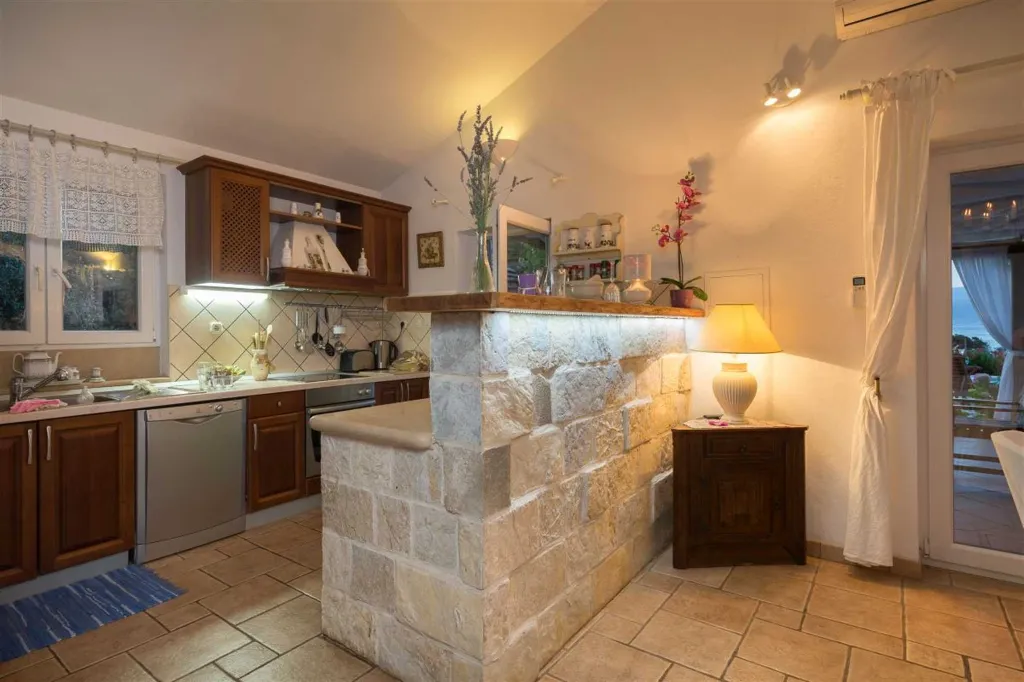 4-Bedroom Villa in Mutnik, Croatia with Pool