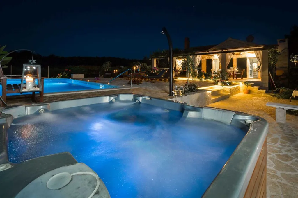 4-Bedroom Villa in Mutnik, Croatia with Pool