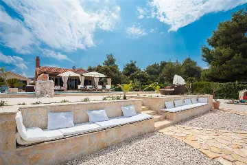 4-Bedroom Villa in Mutnik, Croatia with Pool