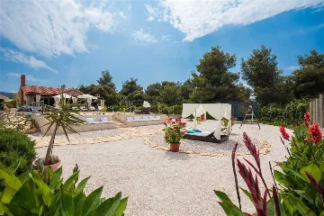4-Bedroom Villa in Mutnik, Croatia with Pool