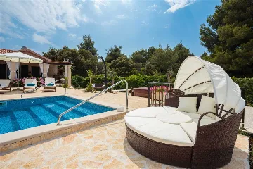 4-Bedroom Villa in Mutnik, Croatia with Pool