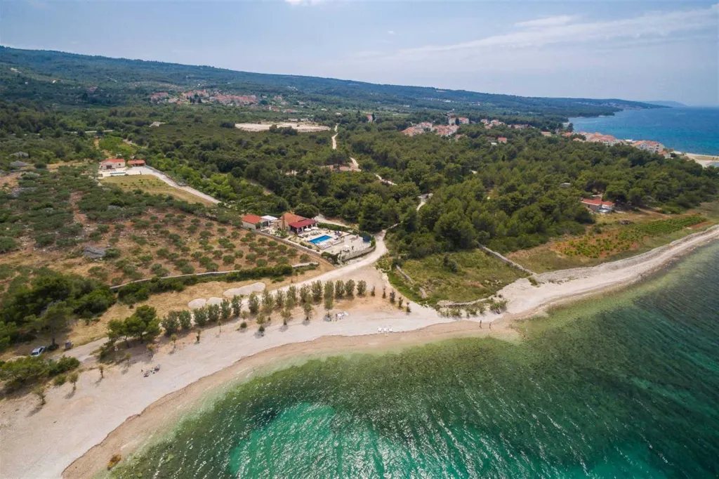 4-Bedroom Villa in Mutnik, Croatia with Pool