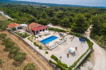 4-Bedroom Villa in Mutnik, Croatia with Pool