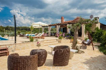 4-Bedroom Villa in Mutnik, Croatia with Pool