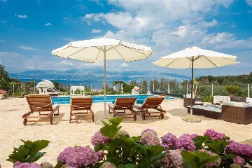 4-Bedroom Villa in Mutnik, Croatia with Pool