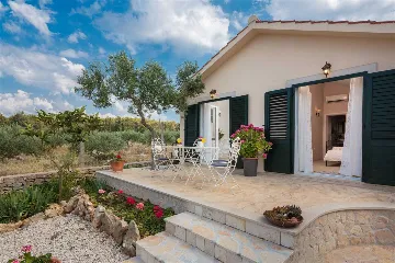 4-Bedroom Villa in Mutnik, Croatia with Pool