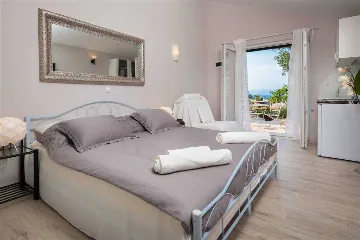 4-Bedroom Villa in Mutnik, Croatia with Pool