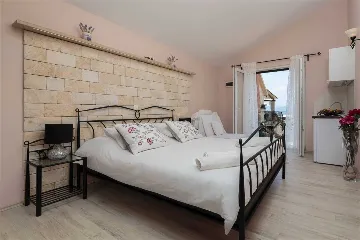 4-Bedroom Villa in Mutnik, Croatia with Pool