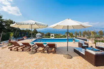 4-Bedroom Villa in Mutnik, Croatia with Pool